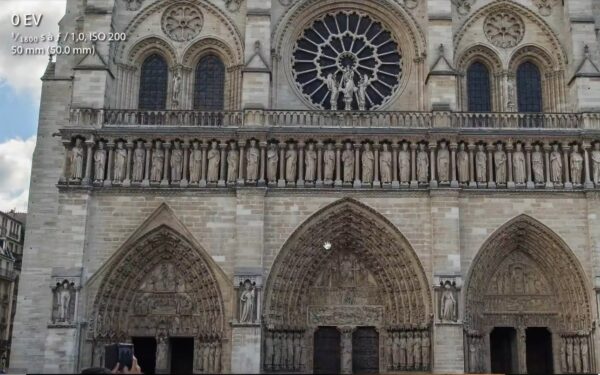 Même photo de Notre Dame de Paris zoom 100 %